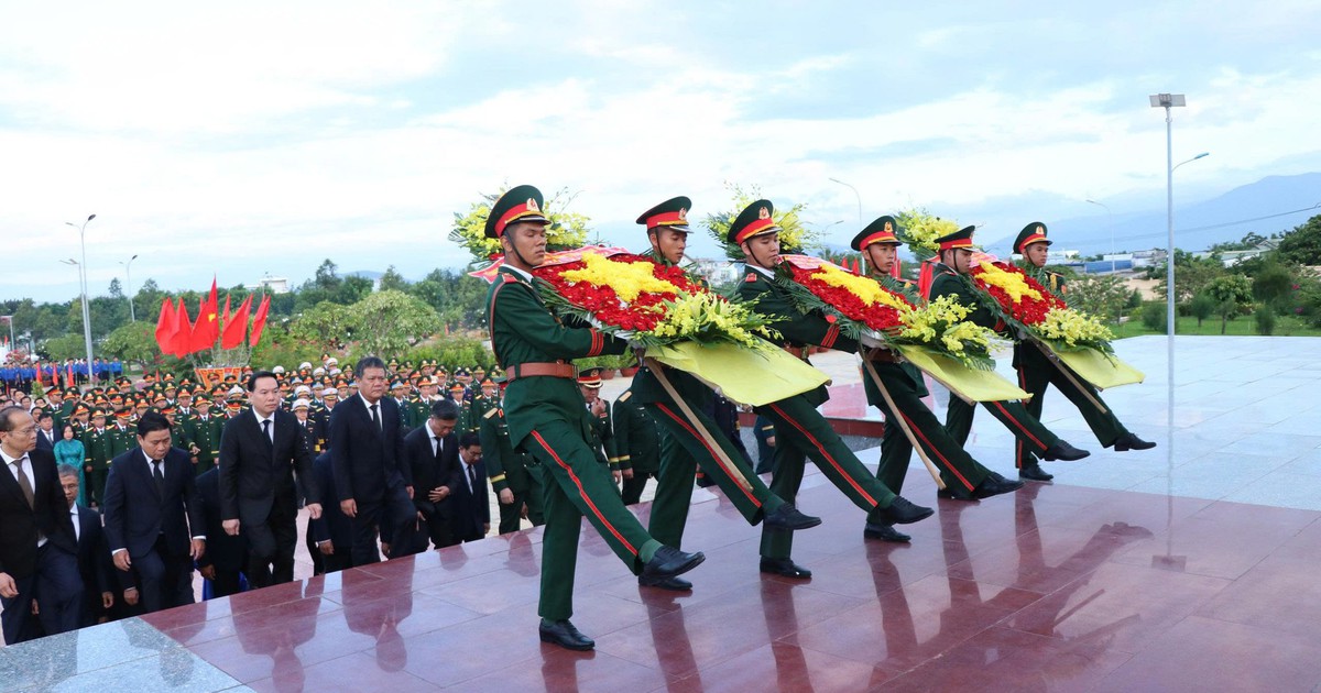 Xúc động truy điệu, an táng hài cốt liệt sĩ tại Nghĩa trang liệt sĩ Ninh Thuận