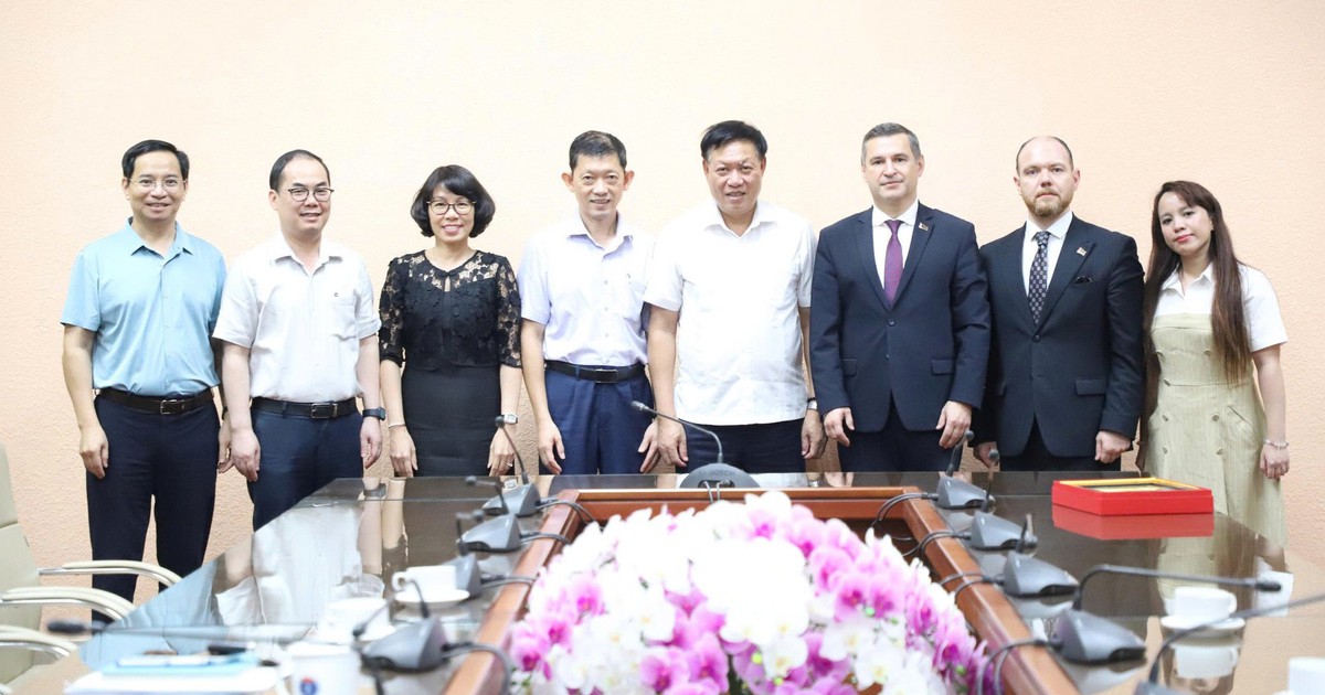 Thứ trưởng Bộ Y tế Đỗ Xuân Tuyên tiếp, làm việc với Thứ trưởng Bộ Y tế Cộng hòa Belarus