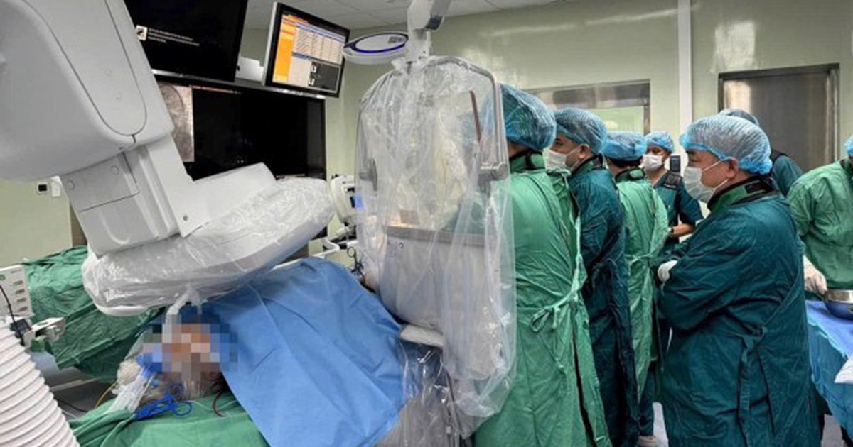 Thay van tim qua ống thông cho cụ bà 89 tuổi ở Bệnh viện Đà Nẵng