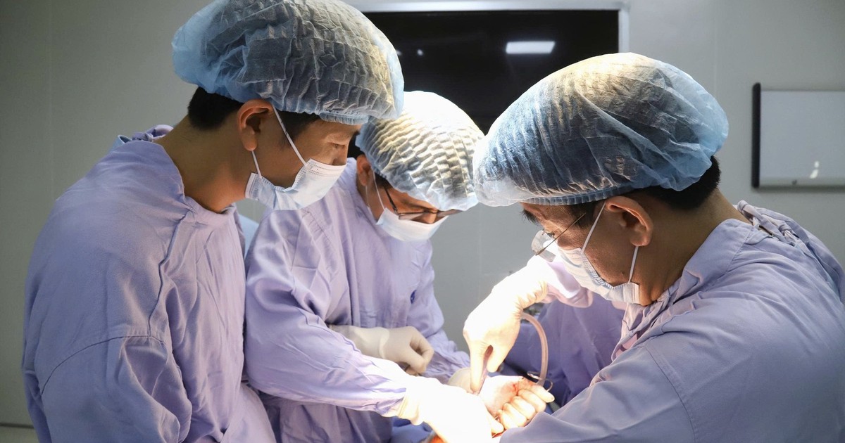 Cụ bà 100 tuổi phẫu thuật thành công u dạ dày