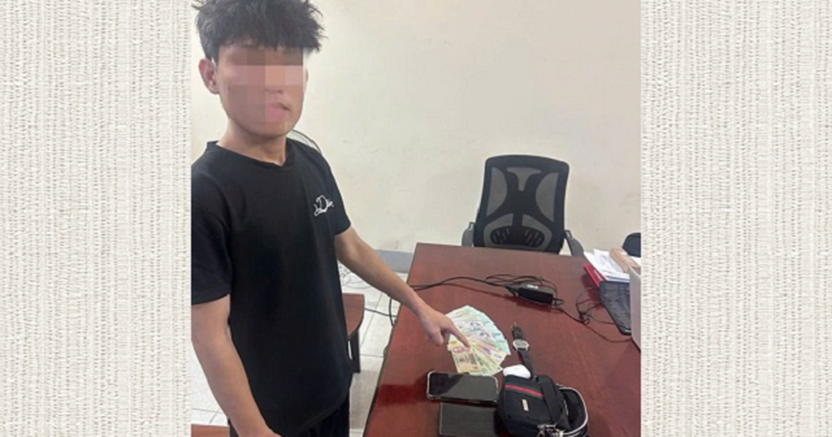 Quên khóa cửa ô tô, người đàn ông mất 80 triệu đồng trong chớp mắt