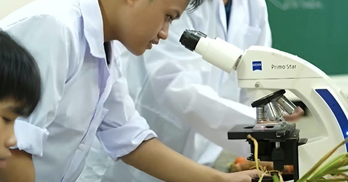 Mất cánh tay phải vì ung thư, nam sinh vẫn chạm tới giấc mơ giảng đường