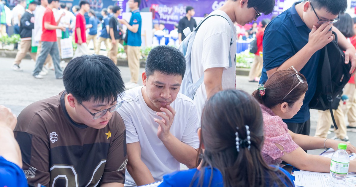 Yêu cầu hạn chế tăng học phí đại học ở mức cao, đột ngột