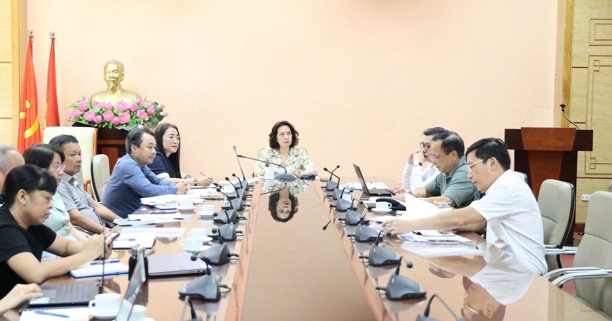 Thứ trưởng Bộ Y tế chủ tr&igrave; cuộc họp r&agrave; so&aacute;t nhiệm vụ Quỹ Ph&ograve;ng bệnh