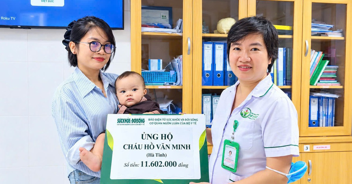 Bé trai bị bỏ rơi trước cổng chùa nhận hơn 11 triệu đồng để phẫu thuật dị tật