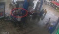 Video: Phẫn nộ hai đối tượng xông vào hành hung nhân viên cây xăng