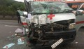Xe cứu thương chở quan tài va chạm xe buýt, 2 người bị thương