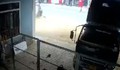 Video: Người phụ nữ băng qua đường bị xe máy tông tử vong thương tâm