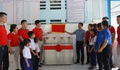 Dai-ichi Life Việt Nam trao quà tặng cho học sinh vùng sâu vùng xa tại Quảng Nam