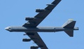 Ba 'pháo đài bay' B-52 của Mỹ đối mặt F-16 Venezuela