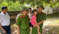 Giải cứu thành công cháu bé 4 tuổi bị bố đẻ đe dọa treo cổ