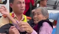 Video CSGT dùng phương tiện đặc chủng đưa cụ bà 98 tuổi bất tỉnh trên xe khách đến bệnh viện cấp cứu