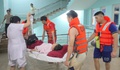 Video: Bệnh viện TW Huế ngập sâu, gấp rút chuyển bệnh nhân lên tầng 2
