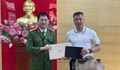 Giám đốc công ty làm rơi nhiều tài sản, được Công an phường tuần tra phát hiện, trao trả