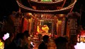 Hàng ngàn người dân đổ về hồ Hoàn Kiếm chiêm bái xá lợi Đức Phật