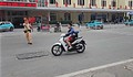 Khởi tố thanh niên lạng lách theo đoàn khách quốc tế, đâm xe vào Công an