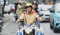 CSGT đưa nữ sinh gặp sự cố kịp thời đến điểm thi 