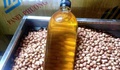 Sợ dầu ăn giả, dầu lạc 'nhà tự làm' lên ngôi