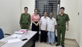 Cụ ông đi lạc giữa chiều muộn, được công an xã đưa về với gia đình