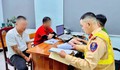 Nguyên nhân nam thanh niên ngồi bệt trên đường chặn đầu xe ô tô khách 