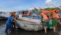 Bão số 5 vọt cấp, khẩn trương sơ tán người dân