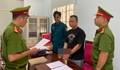 Qua bàn bên cạnh mời bia, người đàn ông bị đánh hội đồng giữa quán nhậu