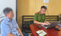 Từ biểu hiện bất thường, chủ cửa hàng điện thoại phát hiện bộ đội 'rởm' lừa tiền
