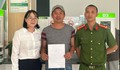 Công an hỗ trợ người đàn ông nhận lại 900 triệu đồng chuyển nhầm