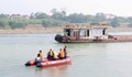 Vụ mẹ ôm con 2 tuổi nghi nhảy cầu: Đã tìm thấy thi thể cháu bé