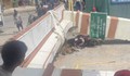 Cổng làng sập, đè đứt cánh tay bé trai: Ai chịu trách nhiệm?
