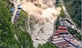 Vỡ hồ băng ở Bhutan, lũ dữ tràn xuống như thác, cảnh tượng như ngày tận thế