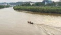 Kiểm lâm viên bị nước cuốn mất tích khi làm nhiệm vụ trên sông Hồng