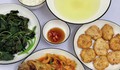 Dinh dưỡng đúng cách tăng miễn dịch cho người cao tuổi lúc giao mùa