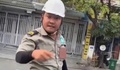 Công an xác minh vụ người đàn ông mặc đồ bảo vệ đe dọa tài xế ô tô ở TPHCM