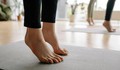 Hướng dẫn kỹ thuật nhón gót 5 phút tại nhà giúp đôi chân dẻo dai hơn đi bộ