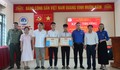 Trao Huy hiệu 'Tuổi trẻ dũng cảm' cho 2 học sinh cứu người trên sông Con