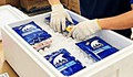 Mang đá khô bảo quản thực phẩm đi máy bay cần đặc biệt lưu ý quy định này
