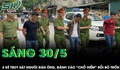 Cả phố kinh hoàng chứng kiến 3 kẻ côn đồ truy sát người đàn ông, tấn công vào chỗ hiểm