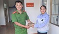 Phát hiện rùa núi vàng trong vườn, nữ sinh ở Lâm Đồng mang đến cơ quan công an