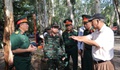 Người đàn ông mang những bức ảnh chiến trường trở lại Công viên Lê Thị Riêng để tìm liệt sĩ