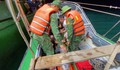 Biên phòng Nghệ An kịp thời cứu thuyền viên bị tai nạn lao động trên biển