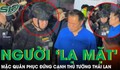 Người đàn ông 'lạ mặt' mặc quân phục, tiếp cận Thủ tướng Thái Lan trong vụ cháy quán bar