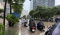 Cơ quan khí tượng liên tiếp phát tin cảnh báo mưa dông ở Hà Nội