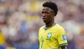 Diện mạo khiến fan suýt không nhận ra của sao bóng đá Brazil sau phẫu thuật cằm