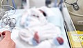 Bé trai 3 ngày tuổi sốt cao, mê man, kịp đến viện sau lời cầu cứu CSGT của bố mẹ