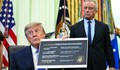 Tổng thống Trump ký sắc lệnh thay đổi lịch tiêm vaccine trẻ em, chuyên gia lên tiếng