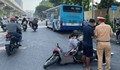 Hà Nội: Xe máy va chạm với xe buýt trên đường Nguyễn Trãi khiến 1 người tử vong