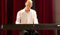 Chàng trai 20 tuổi học piano giữa những ngày điều trị ung thư