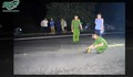 Kinh hoàng người đàn ông bị kẻ lạ mặt đạp ngã, vung dao chém liên tiếp vào đầu giữa đêm