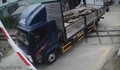 Vượt đường ngang khi cần chắn đang hạ, tài xế bị xử phạt 2 hành vi